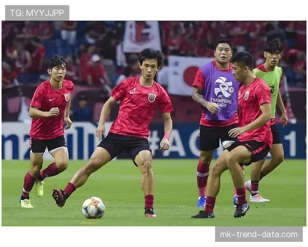 广州足球俱乐部近期整体表现不佳,球队在进攻端的火力有待提升 广州足球俱乐部近期整体表现不佳,球队在进攻端的火力有待提升